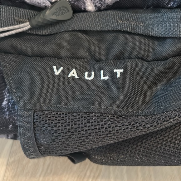 The North Face Vault Backpack - Picture 2 of 7